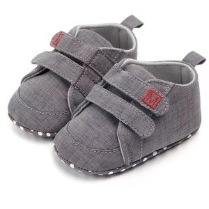 New Unisex Baby Crib Shoes Gray 6-12 months
